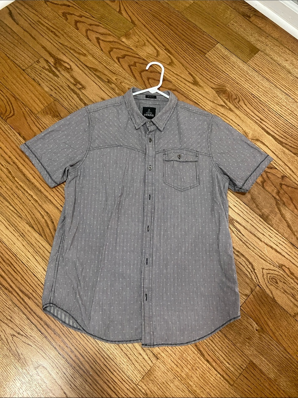 Prana Men's Short-Sleeve Button-Down Shirt in Gray Pinstripe